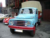Hanomag D 28 LAS. 1955 - 1960. Die D 28 Modelle wurden bereits 1950 auf dem Brsseler Autosalon vorgestellt. Zuerst wurden die Nutzlastsegmente von 1.5 - 2.0 to. bedient. 1955 folgte dann der 3.0 to LKW. Der 4-Zylinderreihenmotor mit Aufladegeblse leistet 70 PS aus 2.799 cm Hubraum. Oldtimertreffen Kokerei Zollverein am 01.07.2012.