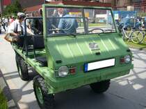 Steyr Puch Haflinger 700AP. Der 2-Zylinderboxermotor leistet 24 PS aus 643 cm Hubraum. Oldtimertreffen Kokerei Zollverein am 01.07.2012.