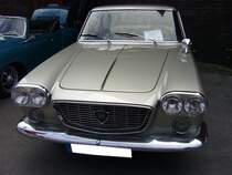 Frontansicht eines Lancia Flavia Coupe von 1966. Der 4-Zylinderboxermotor leistet aus 1800 cm Hubraum 88 PS. Oldtimertreffen Kokerei Zollverein am 01.07.2012.