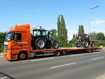MB Actros 2544 der Spedition Fehrenktter abgestellt am 01.07.2012 in Berlin. Beladen ist dieser Hngerzug mit 2 Valtra Schleppern.
