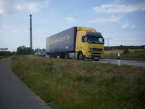 Volvo Sattelzug von Waberers aus Ungarn in Mukran am 29.06.2012