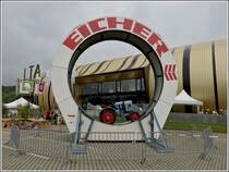 Auf der Landwirschaftsaustellung in Ettelbrck drehte dieser kleine Eicher unermdlich seine Runden im Orginal Eicherrad. 29.06.2012