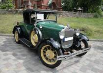 Ford A Roadster am 23.6.2012 in Hamburg-Kirchsteinbek /
Baujahr 1928 / 3500 ccm, 40 PS, 85 km/h, 15 l / 100 km Normalbenzin / Rechtslenker /
