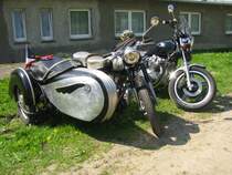 Motorrad SIMSON 425 Seitenwagen anllich der Saisonerffnung am Oldtimer-Museum Gro Raden [01.05.2012]