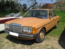 Limousine MB 220 D aus der Hansestadt Wismar anllich der Saisonerffnung am Oldtimer-Museum Gro Raden [01.05.2012]