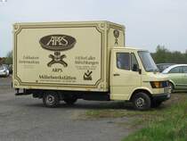 Kastenwagen MB 207 D aus der Hansestadt Lbeck beim Oldtimer-Treffen in Lbeck-Blankensee, Lbeck [30.04.2012]