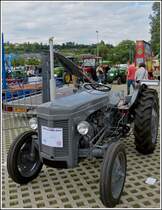 Ferguson TE 2200 ccm, 28 Ps, Bj 1956, fotografiert beim Oldtimertreffen in Ettelbrck am 01.07.2012. 