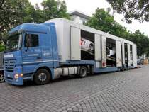 MB Actros 1844 liefert am 03.07.2012 neue Ferrari nach Berlin-Moabit.