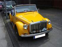 Siata Spring 850 Spider. 1967 - 1970. Die sehr eng mit Fiat kooperierende Firma Siata war ebenfalls in Turin. ansssig. Der Spring war mit dem Motor des Fiat 850 ausgerstet. In Deutschland verkaufte sich der Retro Spider hervorragend. Soweit ich mich aus meiner Kindheit erinnern kann, konnte man den Wagen sogar ber ein Versandhaus beziehen. Oldtimertreffen Kokerei Zollverein am 01.07.2012.