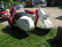 Motorroller HEINKEL Tourist mit Seitenwagen, anllich der Saisonerffnung am Oldtimer-Museum Gro Raden [01.05.2012]