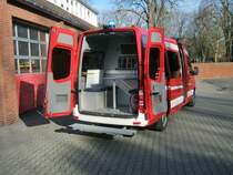 Einsatzleitwagen (ELW 1) der Freiwilligen Feuerwehr Nettetal, stationiert beim Lschzug Breyell.

Fahrgestell: Mercdes Benz Sprinter 316 CDI mit langem Radstand
Ausbau: Hensel

Im vorderen Bereich befindet sich ein Funkarbeitsplatz. ber die Hecktren gelangt man in einen kleinen Besprechungsraum.

Der ELW-1 ist am 14.1.12 beim Foto Termin am Gertehaus Nettetal Breyell aufgenommen

worden