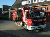 Gertewagen-Gefahrgut/ Umweltschutz (GW-G/U) der freiwilligen Feuerwehr Nettetal Lschzug Breyell Fahrgestell: Mercedes-Benz Atego 1226 F Aufbau: Gimaex-Schmitz Baujahr: 2009 Der GW-G ist bei einen Foto Termin in Nettetaler Gertehaus Breyell am 14.1.12 von mir aufgenommen worden