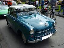 Lloyd LP 250. 1956 - 1957. Whrend der zweijhrigen Bauzeit wurde von diesem Modell, gedacht fr die Besitzer des alten Fhrerscheines der Klasse IV, 3.768 Einheiten produziert. Der 2-Zylinderzweitaktmotor leistet 11 PS aus 250 cm Hubraum. Oldtimertreffen Kokerei Zollverein am 01.07.2012.