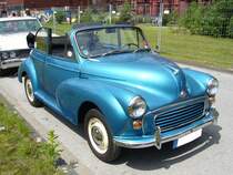 Morris Minor 1000 Convertible. 1956 - 1969. Als Minor MM wurde der britische Millionenseller bereits 1948 vorgestellt. Der Minor 1000 war die letzte und ausgewogenste Baureihe dieses Typs. Bis 1962 wurde der 948 cm Motor des Austin A35 mit 37 PS verbaut. Danach folgte der neue 1.098 cm Motor,, ebenfals aus dem A35, mit 48 PS. Oldtimertreffen Kokerei Zollverein am 01.07.2012.