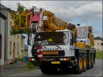 Schwerlastkran der Marke Grove gesehen am 03.07.2012.