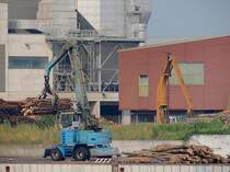 TEREX-FUCHS MHL464 kann mit seiner Leistung von 165kW; eine Menge von 23,2m bis zu 11mtr hochheben; 120704