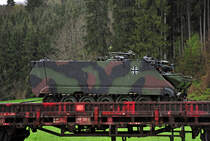 M 113 auf DB-Wagen bei strmenden Regen in Hammerau/Obb. - 24.04.2012