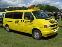 Kleinbus VW T 4  ADAC  aus dem Landkreis G�strow beim Oldtimertreffen in Gnoien 25.06.2011