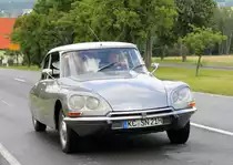 Citroen DS bei Weidhausen am 08.07.2012.