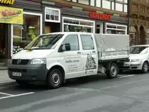 VW T5 vom Zimmermeister K�HLER steht in der Innenstadt von Wernigerode, Juli 2012
