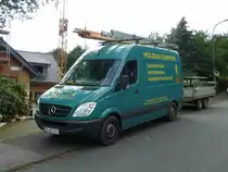MB Sprinter von  Holzbau-QUINKLER  steht auf einer Baustelle in 36100 Petersberg-Marbach, Juli 2012