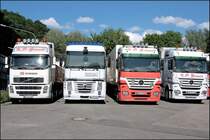 Eine bunte Mischung: VOLVO FH12, RENAULT Magnum und zwei Actros&acute;e in Hagen. (01.06.2008)