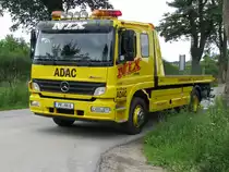 Abschleppwagen MB 1323 ATEGO in Auftrag des ADAC aus dem Landkreis Prignitz beim 13. Perleberger Oldtimer- und Milit�rfahrzeugtreffen, Flugplatz Perleberg 10.07.2011