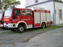 	
Hilfeleistungsl�schfahrzeug (HLF 20/16) der Freiwilligen Feuerwehr Grefrath, L�schzug Grefrath.

Technische Daten:

Iveco-Magirus FF 140 E 24 WD

Aufbau durch die Firma Magirus

Das HLF ist am 22.7.11 in Grefrath w�rend einer Fahrzeug�bergabe in Grefrath aufgenommen worden
