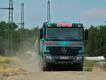 Mercedes Actros 2846 mit Sattelauflieger, beladen mit Bauschutt  am 04.07.2012 auf einer Baustelle in Aachen 