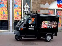 APE d�st durch die Gassen von Middelburg; 110829