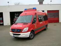 	
Einsatzleitwagen (ELW 1) der Freiwilligen Feuerwehr Kevelaer, zugeordnet dem L�schzug Kevelaer

Technische Daten:

Mercedes-Benz Sprinter 313 CDi
Aufbau durch die Firma Baumeister & Trabandt

Bei einen Fototermin am 26.2.12 ist der ELW-1 in Kevelaer aufgenommen worden