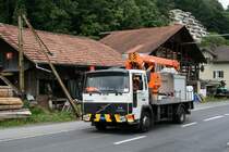 Volvo FL 6 Intercooler mit Hubarm von Energie Wasser Luzern (ewl) am 2.6.2008 in Kriens.