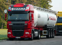 DAF XF 105.460 mit Siloauflieger von  Hamm  verbringt den Feiertag auf einem Parkplatz im Landkreis Ansbach, 17.05.2012
