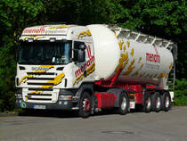 Scania R420 mit Siloauflieger von  Menath  abgestellt in einem Industriegebiet in Satteldorf, 17.05.2012