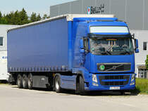 Volvo FH 460 in einem Industriegebiet in Ellwangen, 17.05.2012