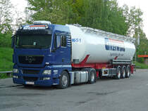 MAN TGX 18.440 mit Siloaufliger von  Greiwing  auf eimen Parkplatz an der A6, 17.05.2012 