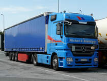 MB Actros MP3 1844 von  Nickel & Goeldner  bei der Pause auf der Rasanlage Kammersteiner Land, 18.05.2012