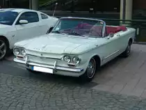 Chevrolet Corvair Monza Spyder des 1964´er Jahrganges. F�r einen solchen, in 4.761 Einheiten produzierten Spyder dieses Jahrganges, mu�te man mindestens US$ 3.008,00 bezahlen. Die Motorisierung erfolgte durch einen 6-Zylinderboxermotor mit 2.4l Hubraum der 152 PS leistet. US-Cartreffen CentroO am 22.07.2012.