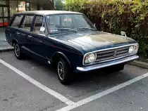 FORD-CORTINA 1300-DELUXE l�sst die Morgensonne auf seinem Lack einwirken; 120728