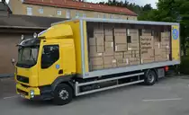 Ein Volvo 240 EEV von Post Logistik in V�stervik/Schweden. Mit origineller Reklame am 30.05.2012 beobachtet.