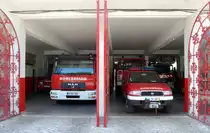 Kommandowagen und L�schfahrzeug der Feuerwehr von Tavira in S�dportugal.(Aufnahme vom 26.05.2010).
