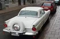 Ein Oldtimer Ford Thunderbird Jahrgang 1957 in Norrköping/Schweden am 01.06.2012 beobachtet.