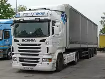 Scania R500 von  TIRTRANS  aus Spanien auf der Rastanlage Frankenh�he, 27.05.2012