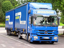 31.7.12/ der Tandem - Anhnger von der Sped. Rosner  wird gezogen vom Mercedes Actros 1832..