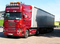 1.8.12 / einen krftigen V 8 Motor mit 580 PS hat dieser Scania Topline von Stams -Transporte..