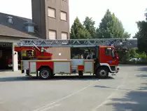 	
DLK 23/12 des L�schzug D�lken der Feuerwehr Viersen
MAN 14.264 Silent, Aufbau Magirus Bj. 1998


Bei einem Fototermin ist die DLK ist am 27.7.12 in Viersen aufgenommen worden
