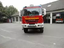 	
Hilfeleistungsl�schfahrzeug (HLF 20/16) der Freiwilligen Feuerwehr Viersen, L�schzug D�lken.

Technische Daten:

Fahrgestell: Iveco 150 E 30
Aufbau: Magirus
Singlebereifung
Automatikgetriebe

Bei einem Fototermin ist das HLF ist am 27.7.12 in Viersen aufgenommen worden