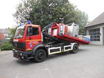 	
Wechselladerfahrzeug der Freiwillige Feuerwehr Viersen, Lschzug Dlken.

Fahrgestell: Mercedes-Benz 1827
Aufbau: Atlas

Bei einem Fototermin ist das WLF ist am 27.7.12 in Viersen aufgenommen worden