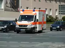 MB Sprinter des DRK unterwegs in Hildesheim, Juli 2012