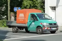 VW T5 von der Gehwegreinigung Oldenburg unterwegs im Stadtgebiet, August 2012